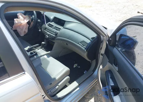 2011 Honda Accord 2.4 Lx z USA, uszkodzony, nr VIN 1HGCP2F39BA059357